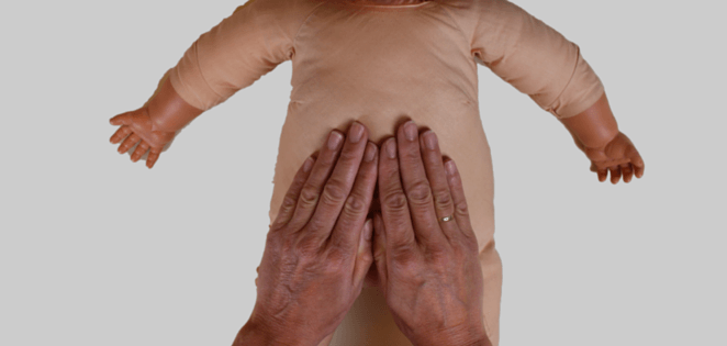 BabyMassage bryst øvelse - I små lette trin - Hjerte